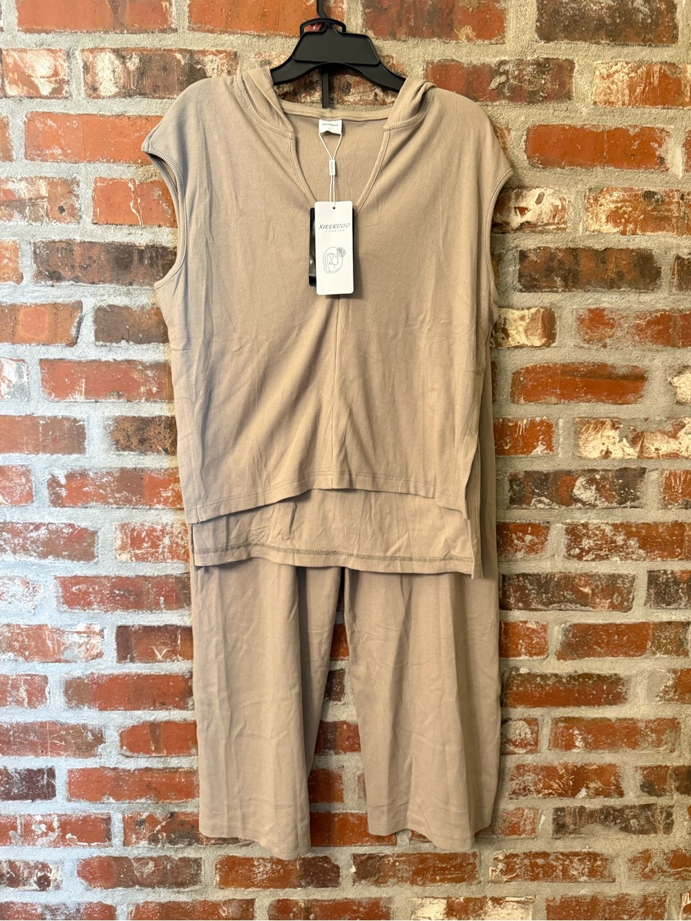 J15 - Xieerduo Sleeveless Hooded Two-Piece Knit Set in Taupe